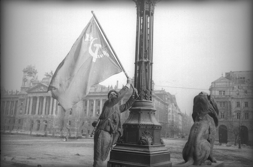 Фотография халдея знамя победы