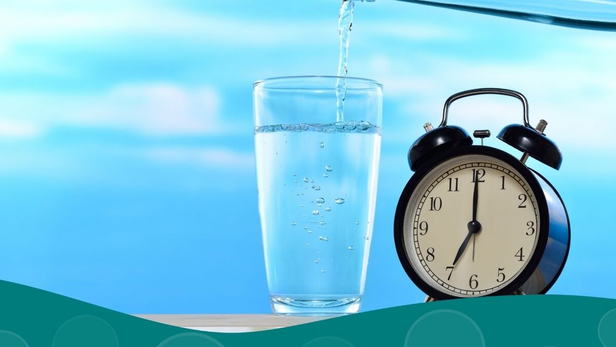 2 литра воды за час. Водный будильник. Часы в воде. Начинаем утро со стакана воды. Часы и стакан воды.