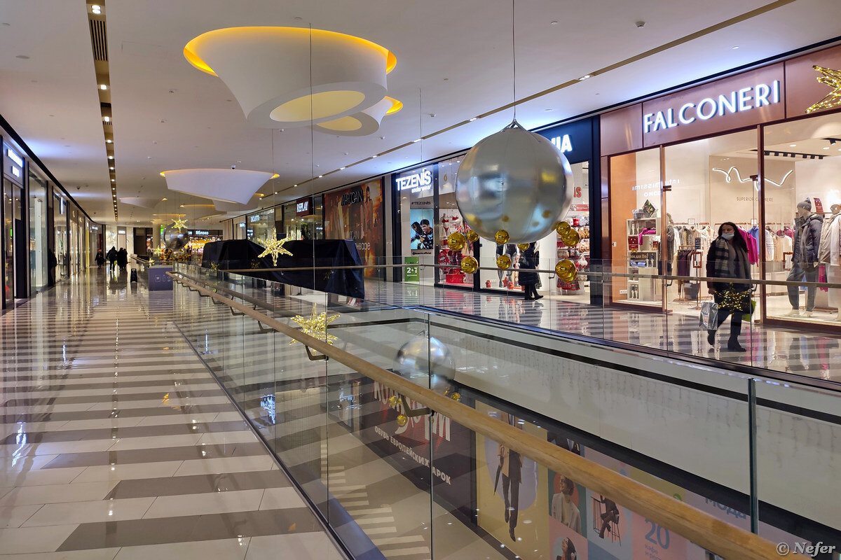 Подземный тц. Подземный тц. Охотный ряд манежная площадь 1с2. Тц под землей. Павелецкая плаза парк.