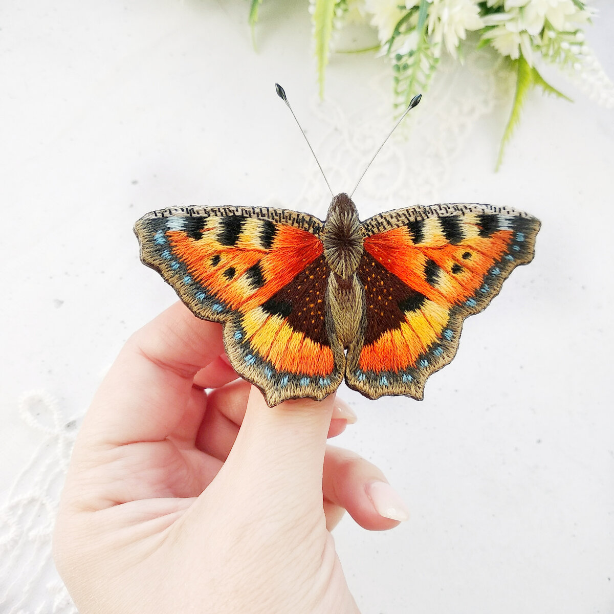 Брошь бабочка Крапивница