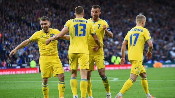    Футболисты сборной Украины© AFP 2022 / ANDY BUCHANAN
