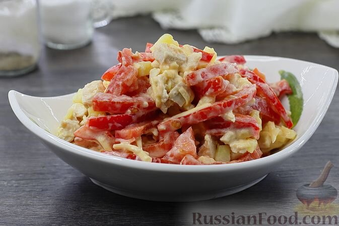 Салат из курицы, моркови по-корейски и омлета