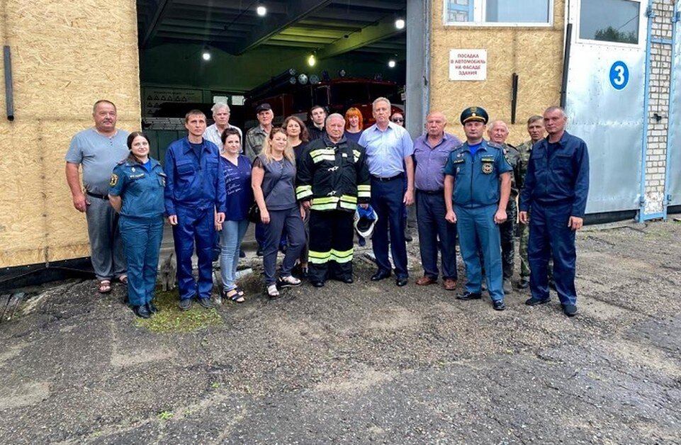     На заслуженную пенсию мужчину провожал весь состав части  ГУ МЧС России по ЕАО