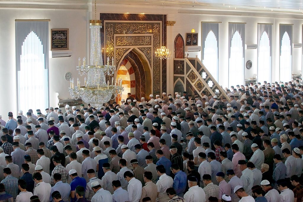 Мусульмане последних дней. Джума мечеть Грозный. Ураза байрам в Ингушетии. Мечеть СПБ Соборная Джума-мечеть. Соборная мечеть Джума намаз.