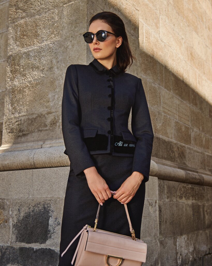 Листайте вправо