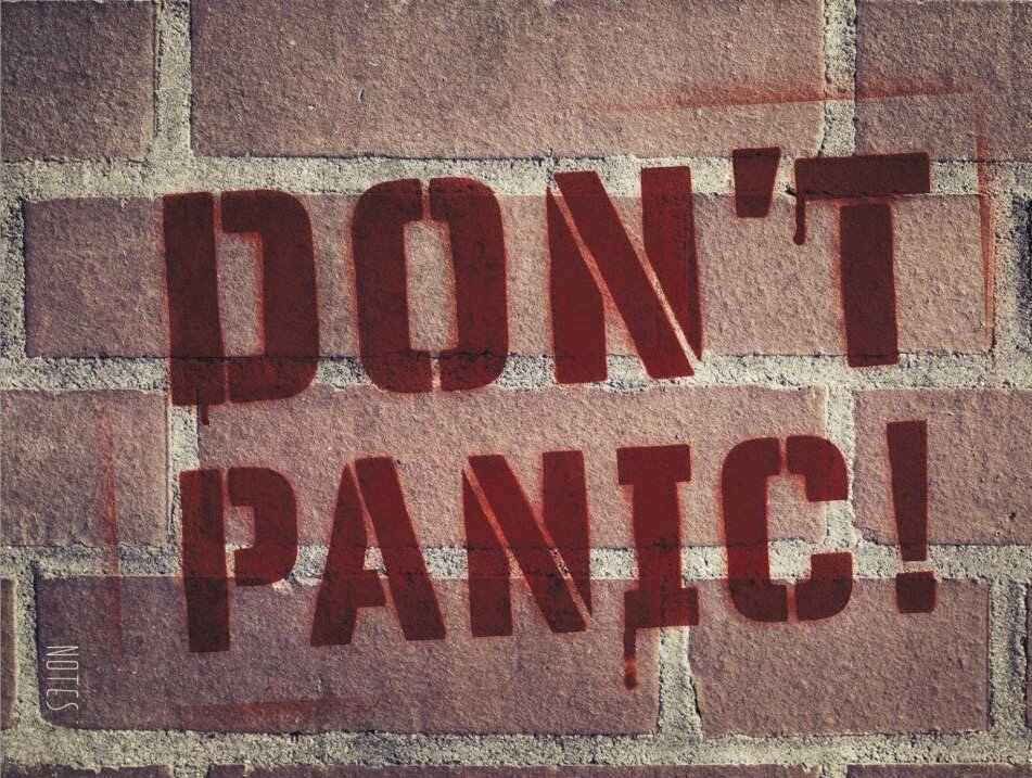 Моя тетрадь для конспектов несёт для меня двойной смысл: вроде как знания — это как фундамент для крепкой стены, а надпись помогала держаться в тонусе и не нервничать, когда что-то не понимала  😍