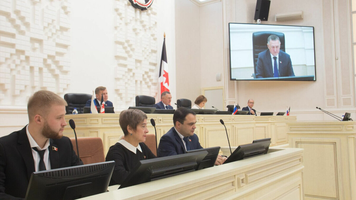     Депутаты Госсовета Удмуртии на сессии 29 ноября согласовали кандидатуры на посты семи вице-премьеров, а также министра финансов.
