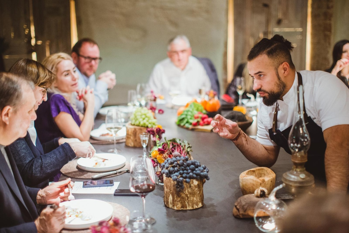 Chefs restaurant. Ресторан Москва Artest ресторан шеф повар. Artest Chef's Table ресторан.