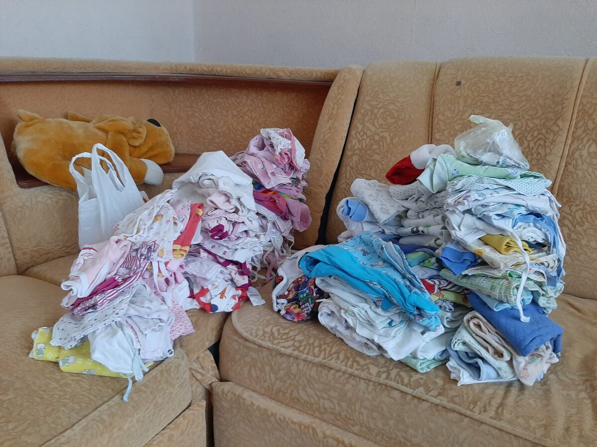 Ещё до отъезда в деревню довелось перебирать пакеты с грудничковыми вещами