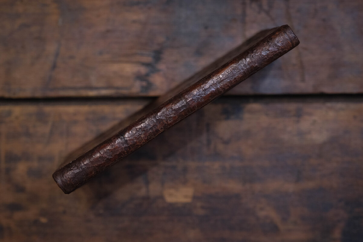 старинный переплет. ржавчина кованый металл. предметы старины картинки. старинные материал. восточный рынок тканей.