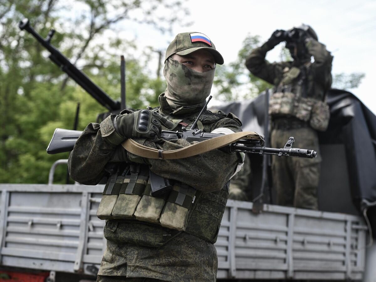    Зенитный расчет мобильной группы быстрого реагирования на боевом посту в зоне СВО© РИА Новости / Константин Михальчевский