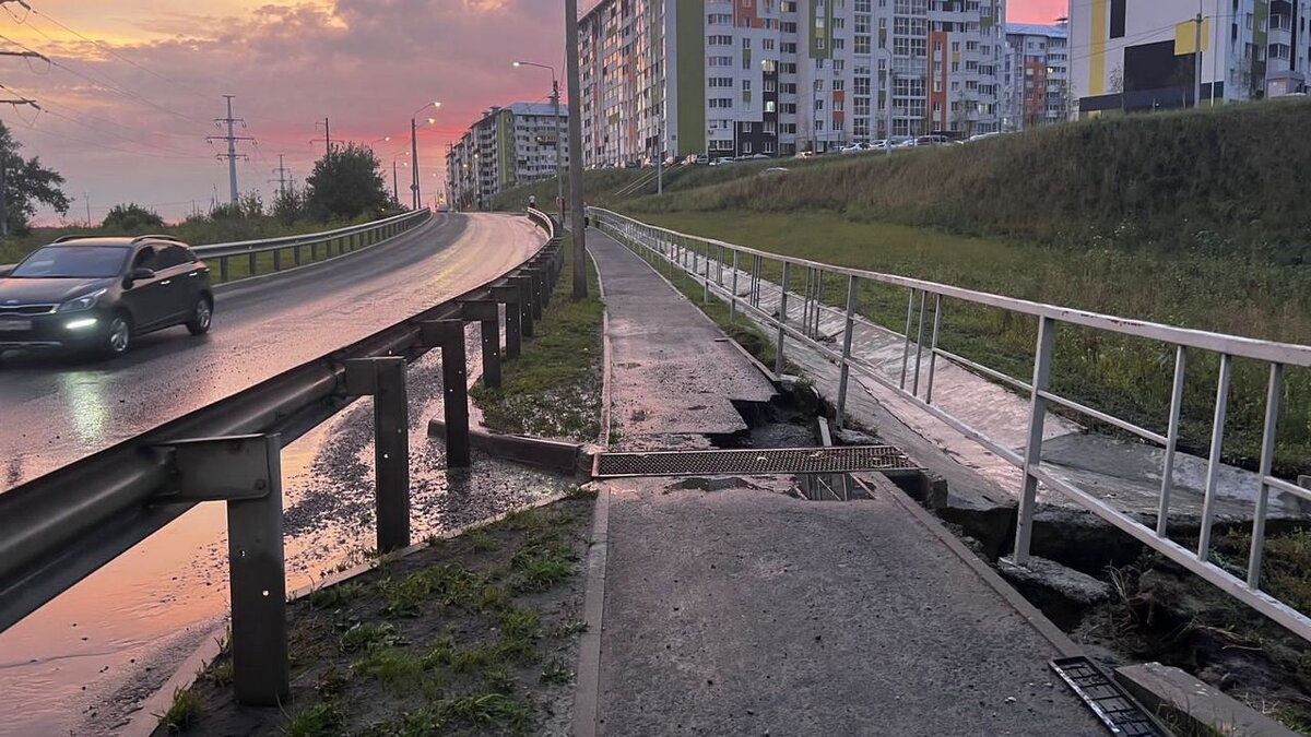    В Курске жители продолжают фиксировать урон от прошедшего накануне ливня