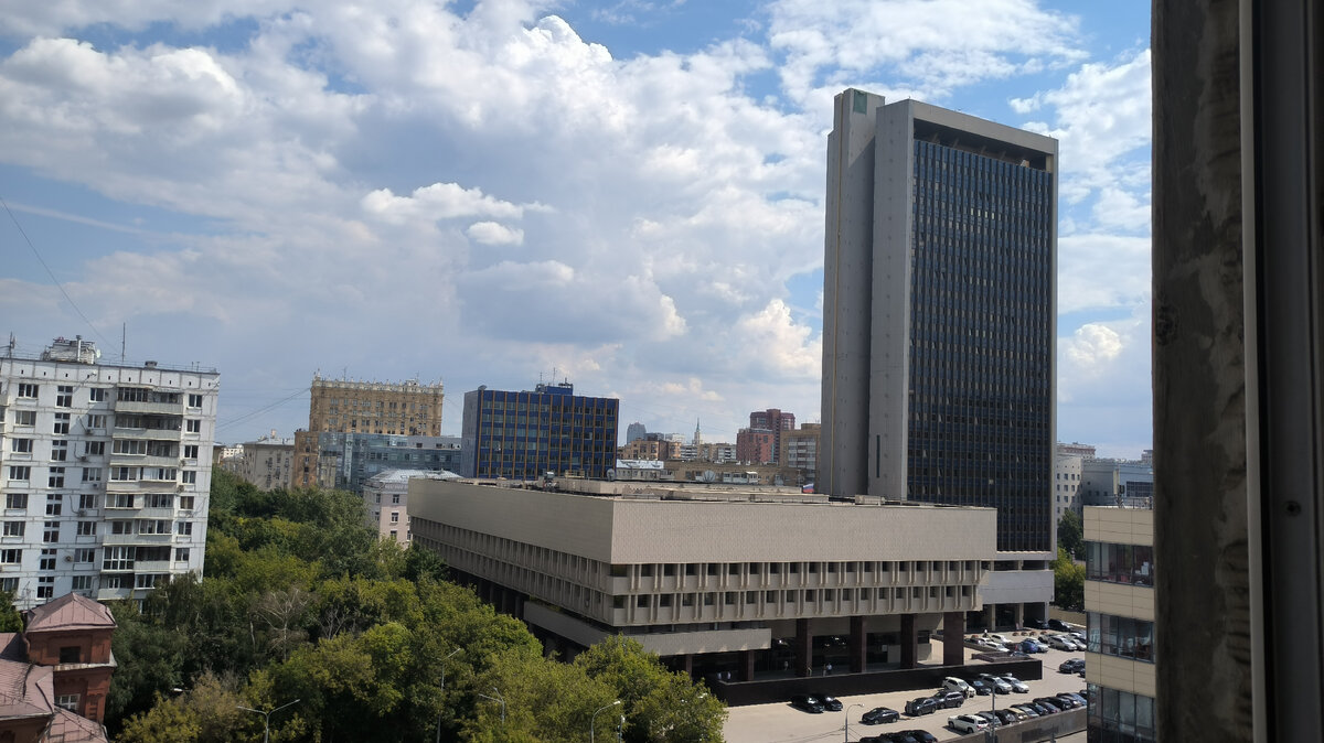 Москва, МОНИКИ, вид из окна. Езжу сюда из Подмосковья раз в два месяца. Люблю смотреть на город, особенно с высоты🥰