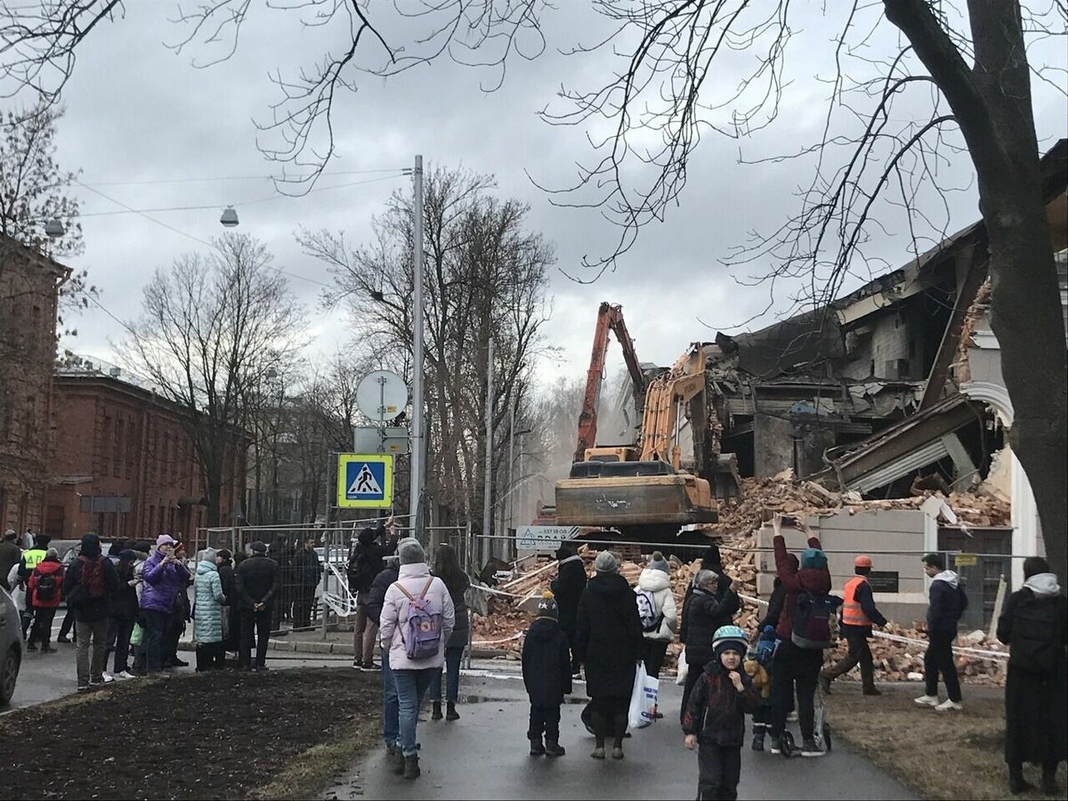 Снос манежа Финляндского полка в Петербурге