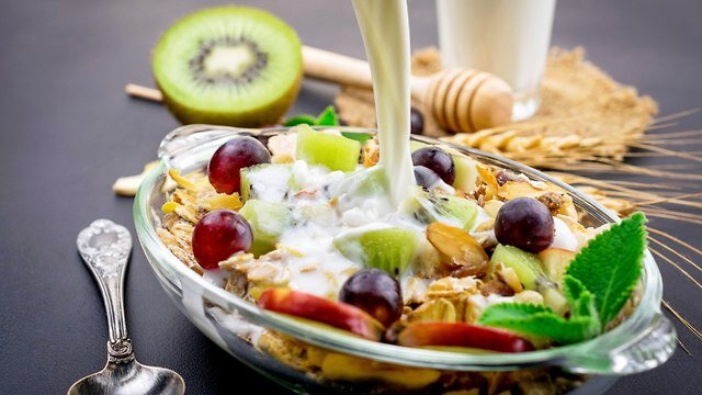 Цельнозерновые продукты и фрукты. Шаг 1 (Фото: Shutterstock)