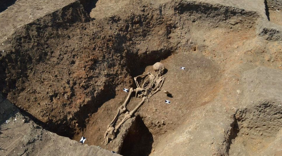 Могила 15-летней девочки в Кембриджшире Фото: MOLA Headland Infrastructure