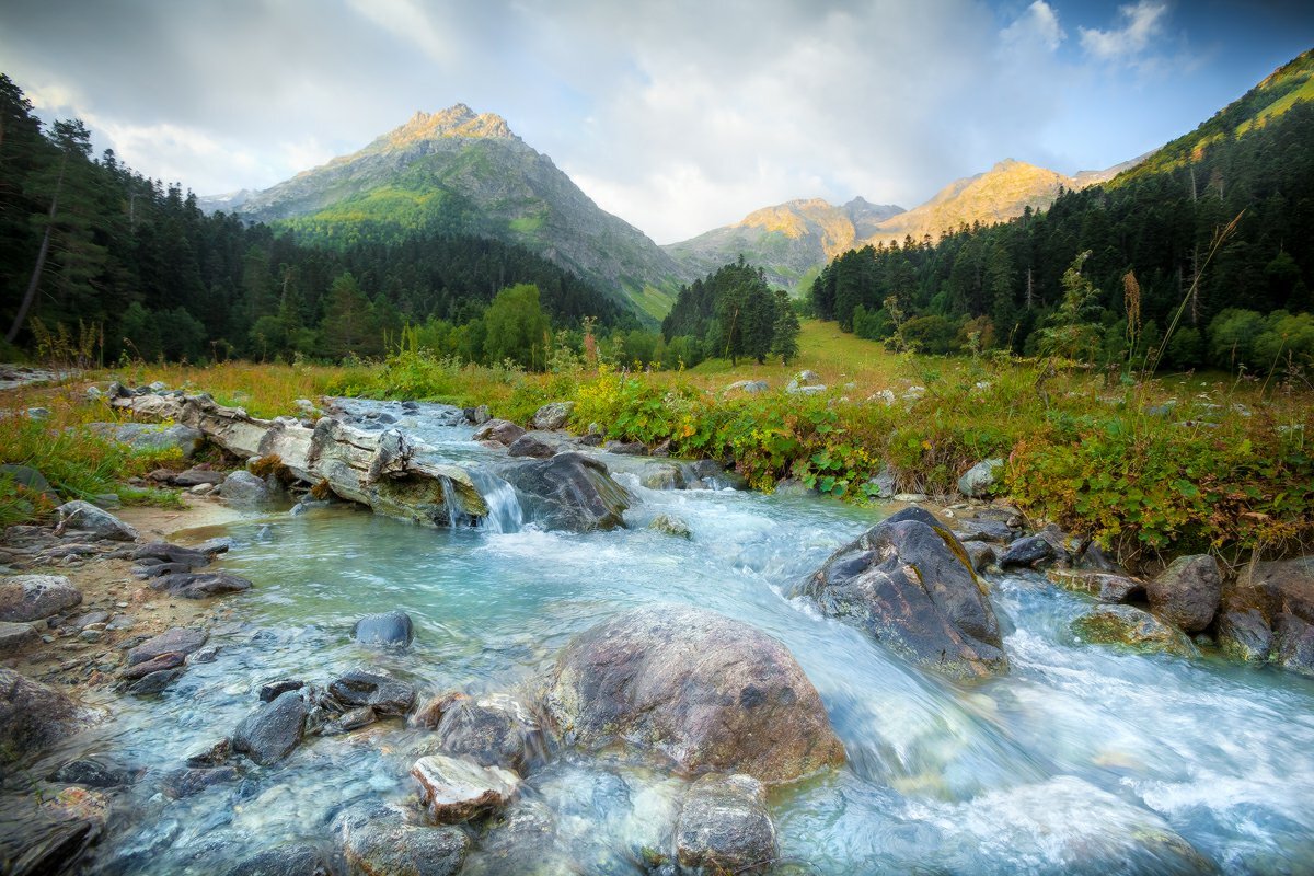 источник воды в горах