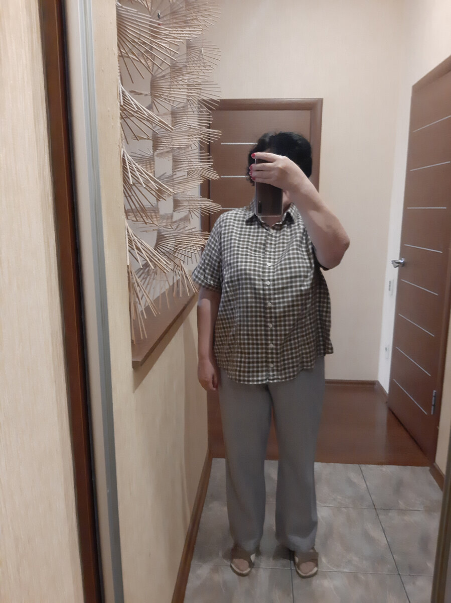 У рубашки крой такой, это я в Планете покупала, кто помнит 100 руб., брюки лен + хлопок.