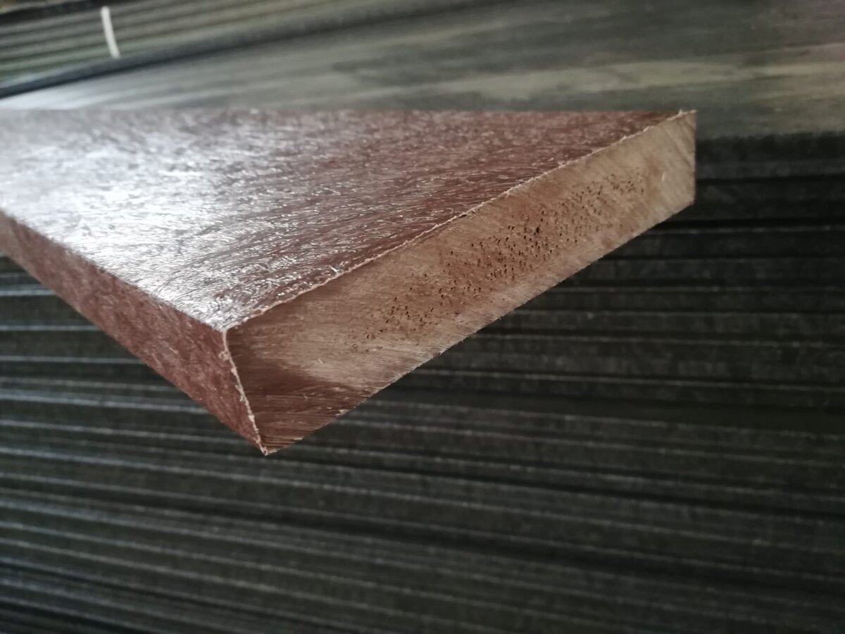 Пластиковая доска для скамеек и забора