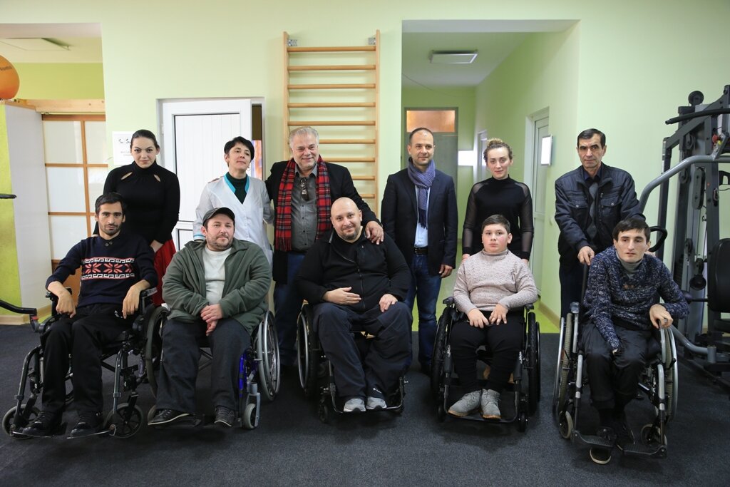 В центре: Алхас Тхагушев