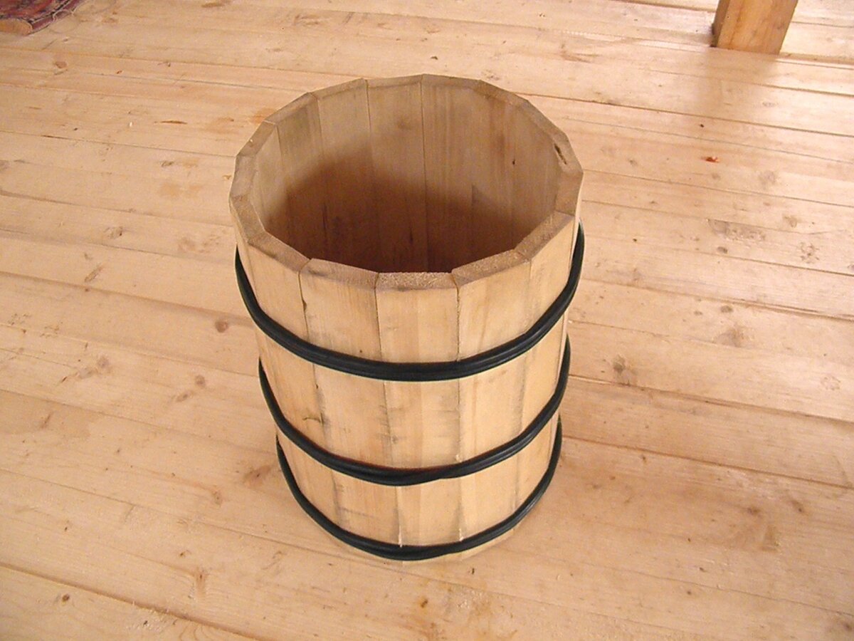 кадка бонпос 15 литров дуб. деревянная емкость цилиндрической формы. деревянная емкость цилиндрической формы. кадка деревянная. бочка бонпос 3 литра дуб.