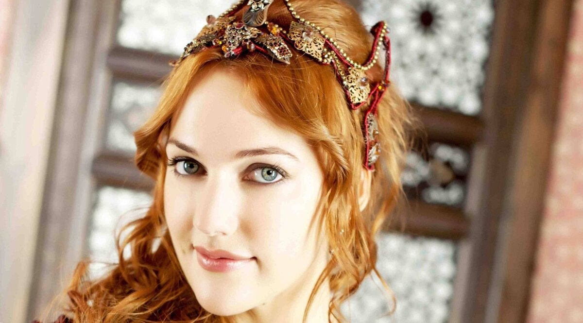 Мерьем Узерли (Meryem Uzerli) в образе Хюррем