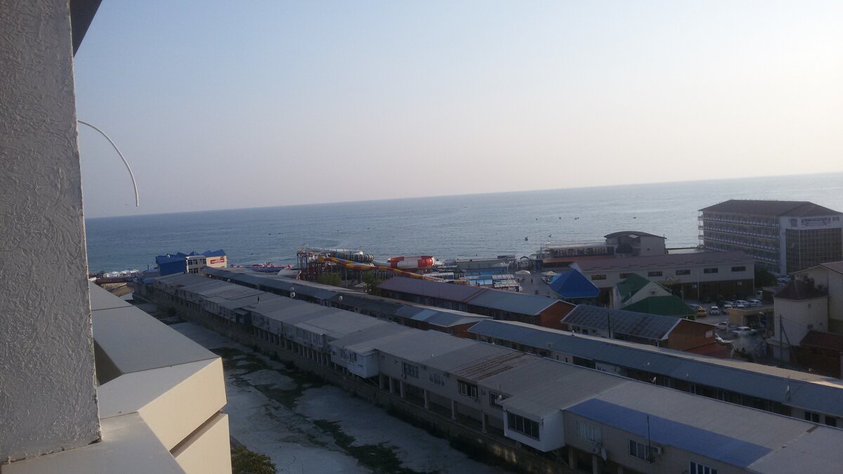 вид с 9 этажа на море
