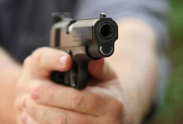   ЧП произошло сегодня в столице Мордовия. Примерно 1,5 часа назад неизвестный мужчина устроил стрельбу на Химмаше. По предварительным данным, примерно в 15 часов у дома №43 на ул.