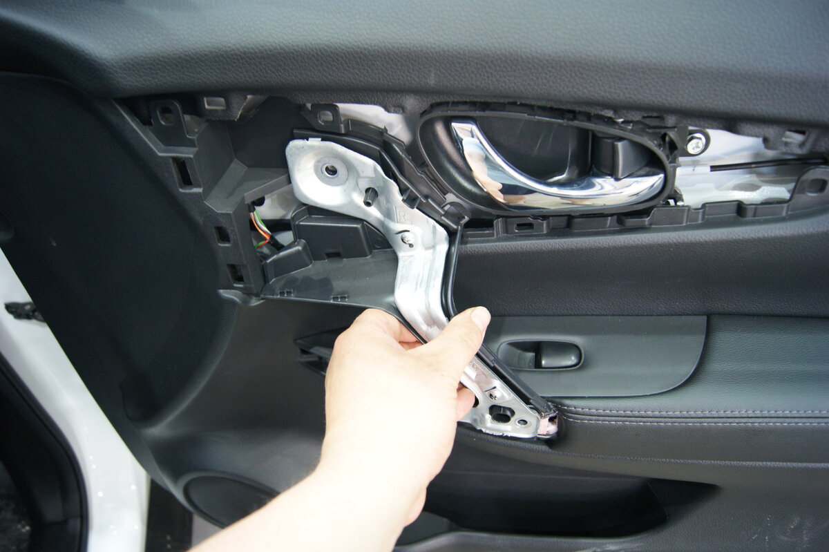 Купить Nissan 80830JG01A (80830-JG01A) Уплотнитель Резиновый для Nissan X-Trail.