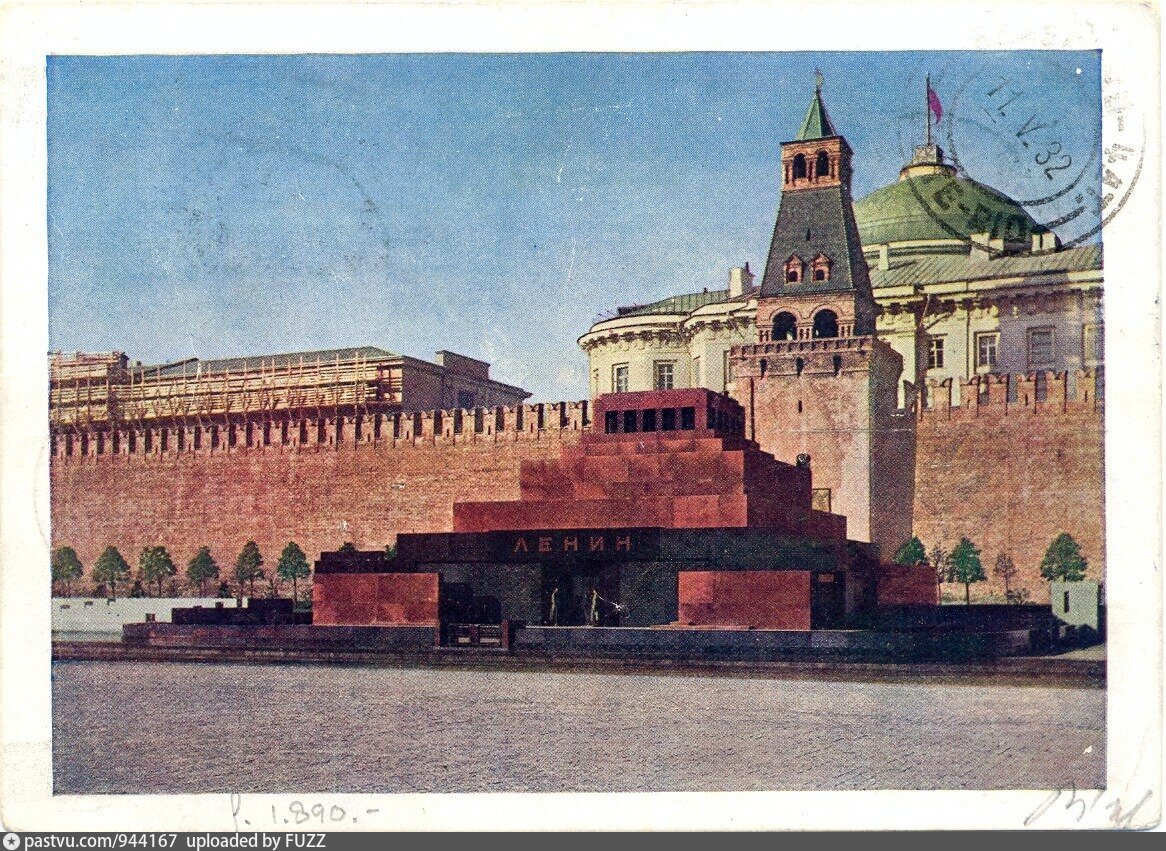 Мавзолей в.и. Ленина в Москве 1930г (Щусев)