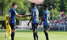 Когда Малиновский забивал и ассистировал за Аталанту  Малиновский второй раз подряд отличился ассистом в товарищеском матче Аталанты в первых спаррингах с любительскими командами Италии и представителями низших лиг, вроде бы становилось приятно на душе. Просто радостно за украинского парня – одного из немногих наших, к слову, чья карьера продиктована умом и желанием развиваться, а не только размером зарплаты. Но, знаете, без скептической улыбки тоже трудно было обойтись – не тот уровень соперников, еще и в товарищеских матчах. И вот на прошлой неделе, словно мешок с картошкой, на участника Лиги чемпионов, упало поражение от Суонси – середняк второго английского дивизиона дважды забил после выхода Руслана на поле.