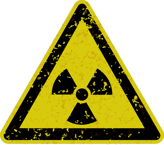Знак радиационной опасности  (Изображение OpenClipart-Vectors с сайта Pixabay )