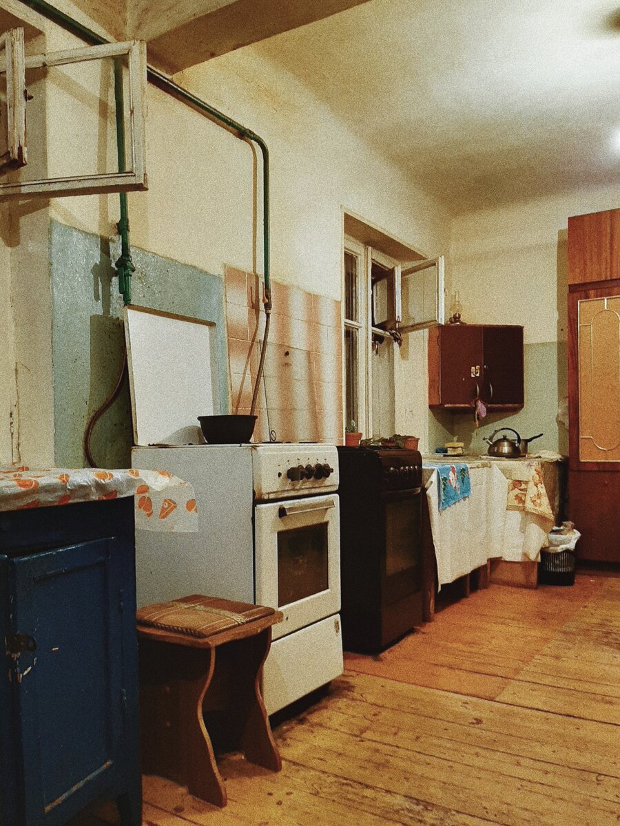 Типичная кухня в коммуналке