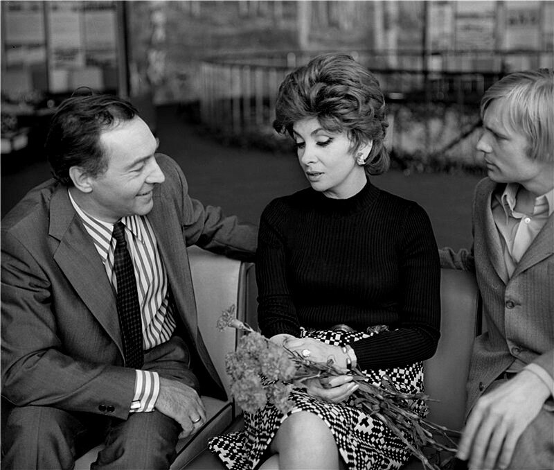 Вячеслав Тихонов, Джина Лоллобриджида и Олег Видов на VIII Московском кинофестивале, 1973 год