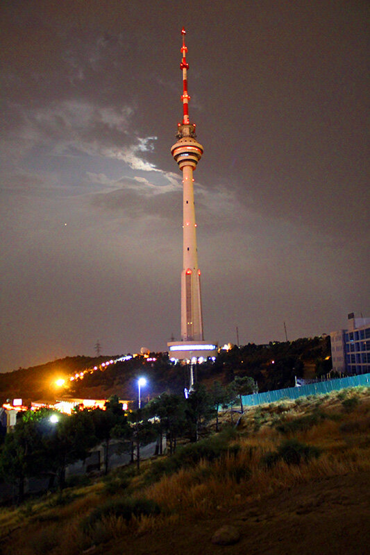 Бакинский клон Останкинской телебашни. Тоже с рестораном.