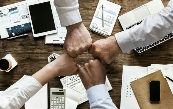 Абонентское юридическое обслуживание организаций – это эффективная профессиональная правовая помощь и поддержка, оказываемая юридическим лицом любой организационно-правовой формы, в  т.ч, индивидуальным предпринимателям, малому и среднему бизнесу.