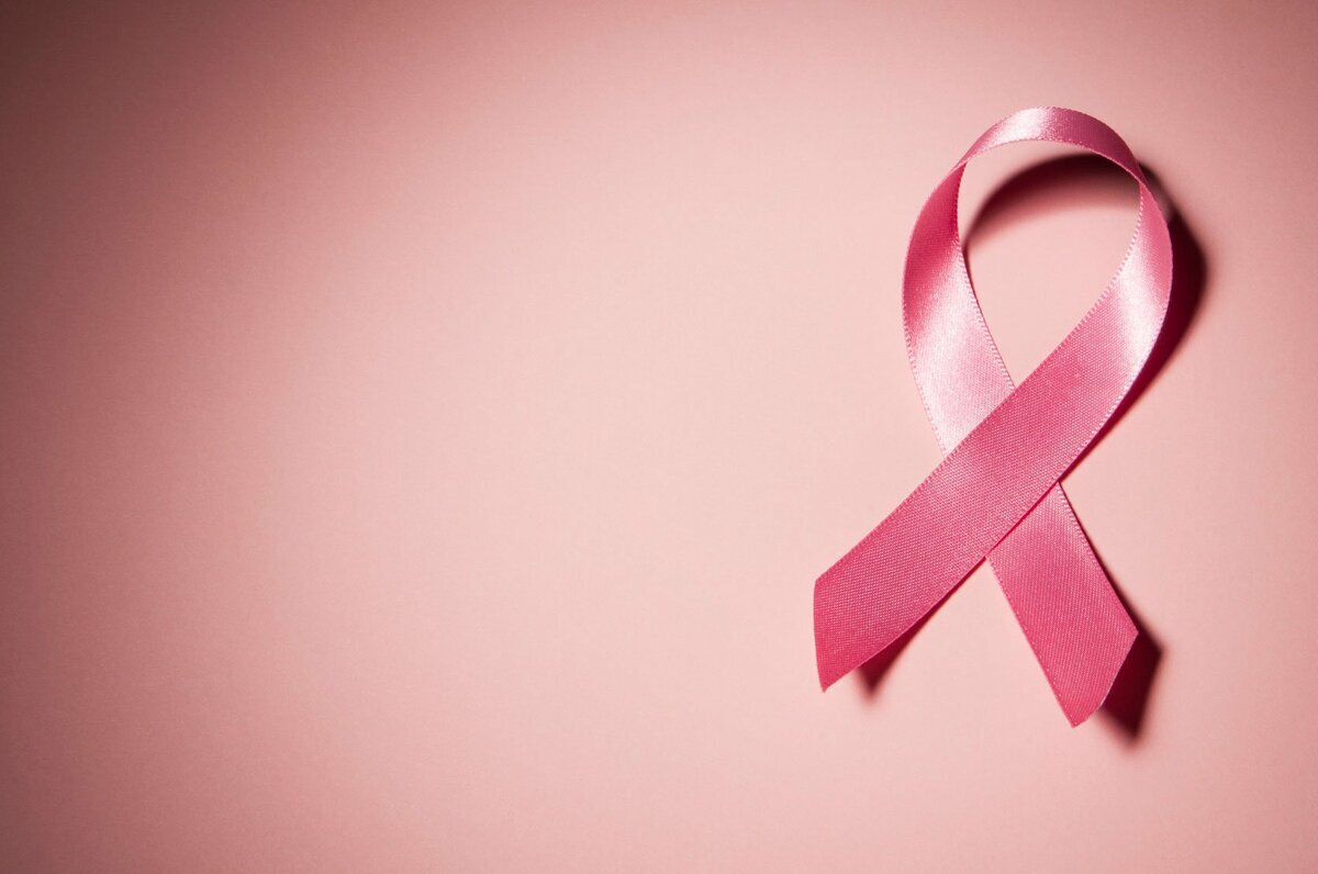 Розовая лента (англ. pink ribbon) — международный символ организаций и частных лиц, поддерживающих программу борьбы против рака молочной железы. Программа поддерживается президентами разных стран на государственном уровне, коронованными особами, людьми из медицинских кругов, известными людьми, коммерческими и неправительственными общественными организациями.