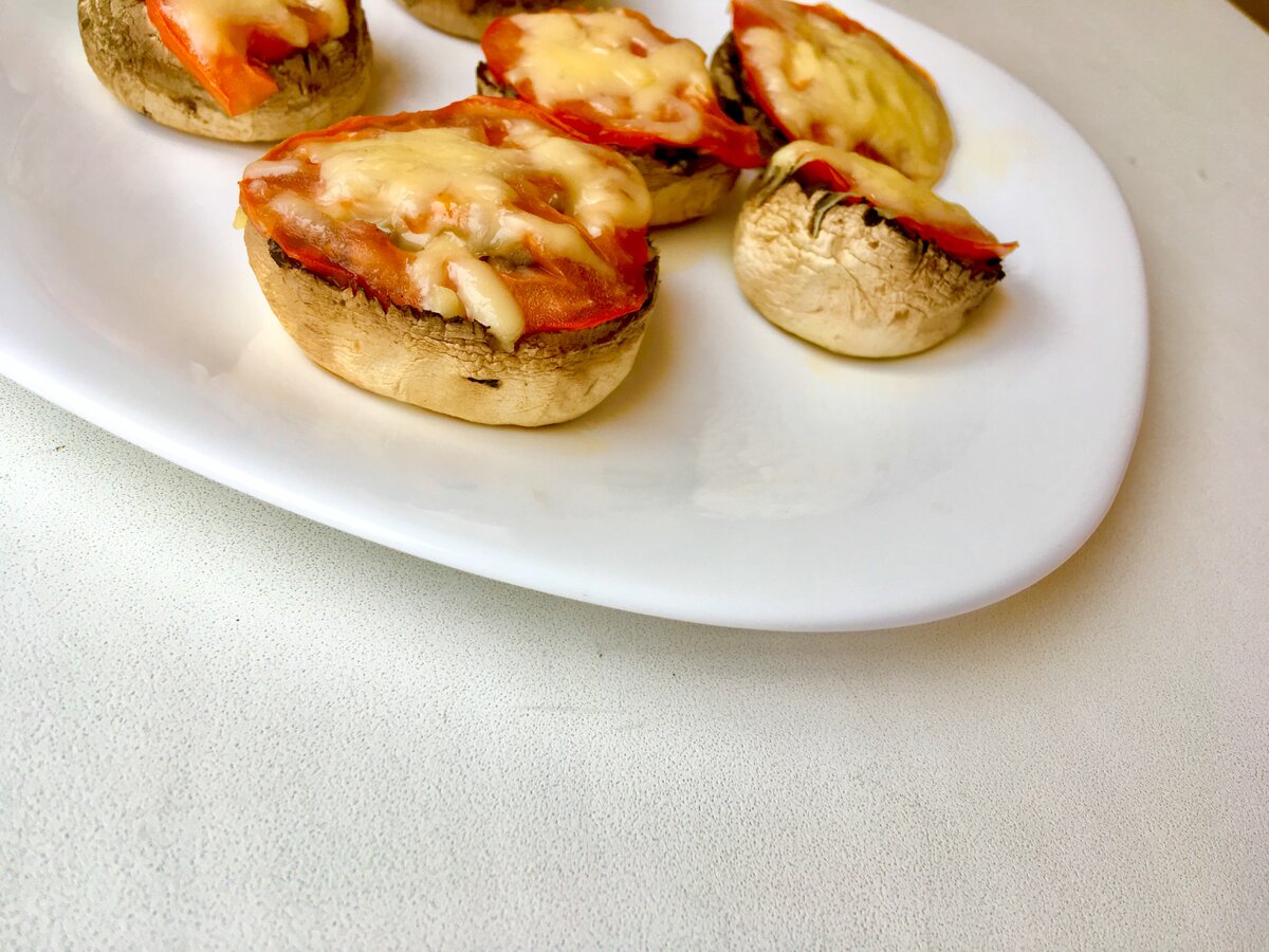 На 100 грамм - 91,1 ккал; БЖУ: 5,5/4,7/6,8