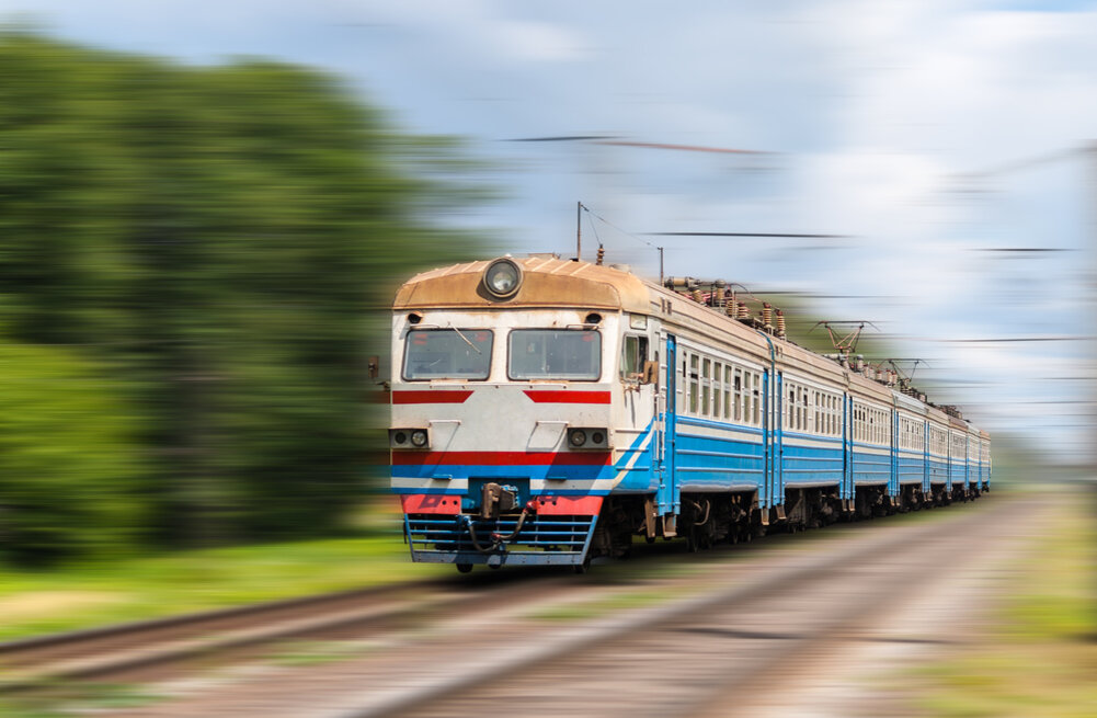 Толпы незнакомцев и тряска — неудивительно, что многим тяжело уснуть в поезде!