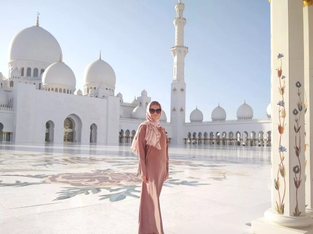 Девушка в арабской одежде