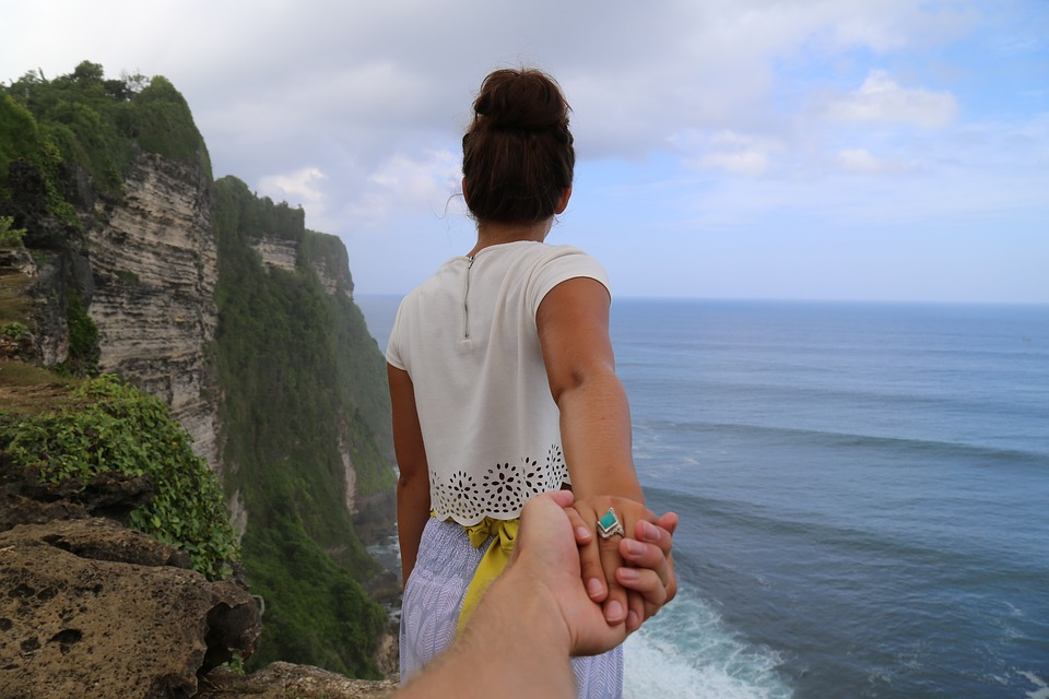 https://pixabay.com/photos/beach-cliff-coast-couple-hands-1846233/