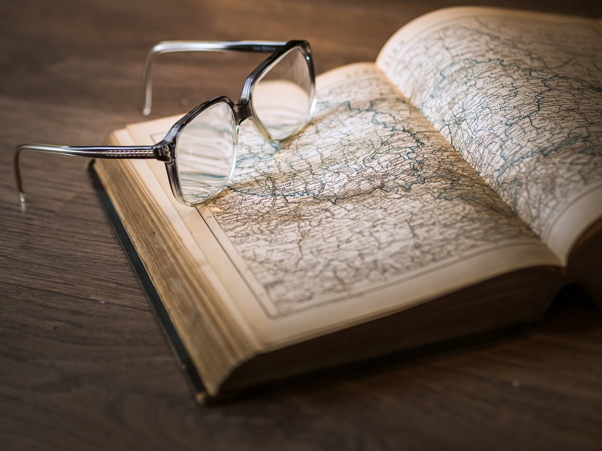 https://pixabay.com/ru/photos/%D0%B7%D0%BD%D0%B0%D0%BD%D0%B8%D0%B9-%D0%BA%D0%BD%D0%B8%D0%B3%D0%B8-%D0%B1%D0%B8%D0%B1%D0%BB%D0%B8%D0%BE%D1%82%D0%B5%D0%BA%D0%B8-%D0%BE%D1%87%D0%BA%D0%B8-1052011/