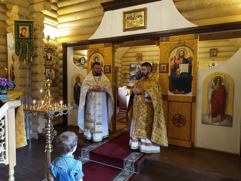 Богослужение в Никольском храме. Фото с сайта храма 