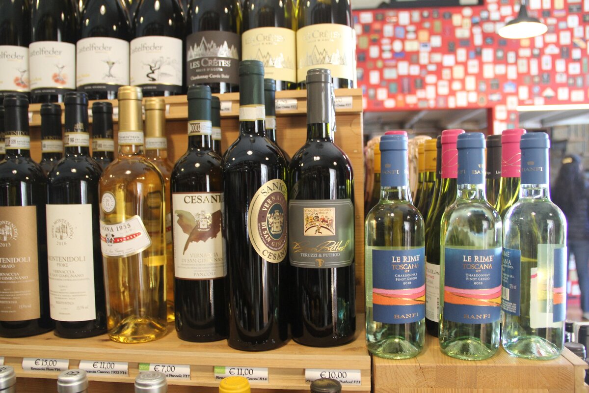 Бутылочки в тосканской энотеке) 