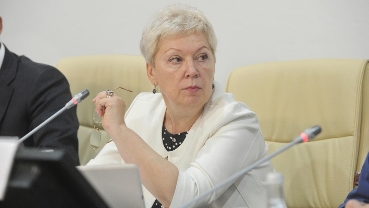 О́льга Ю́рьевна Васи́льева-министр просвещения (образования)