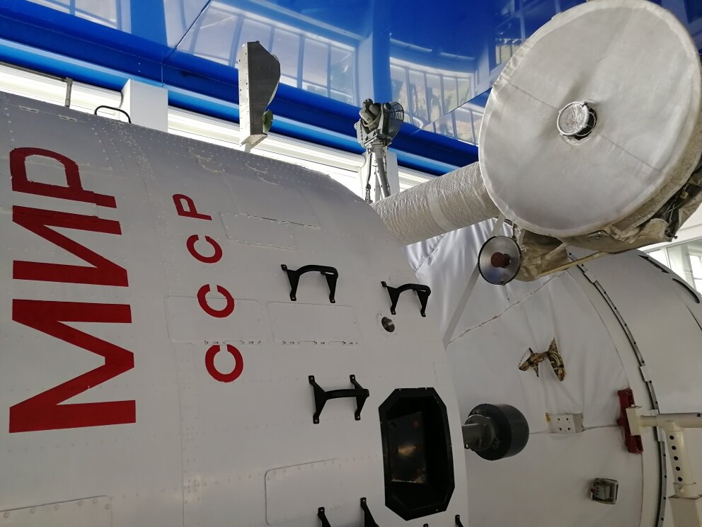 Полноразмерный макет космической станции "МИР", затопленной в Тихом океане в 2001 г.