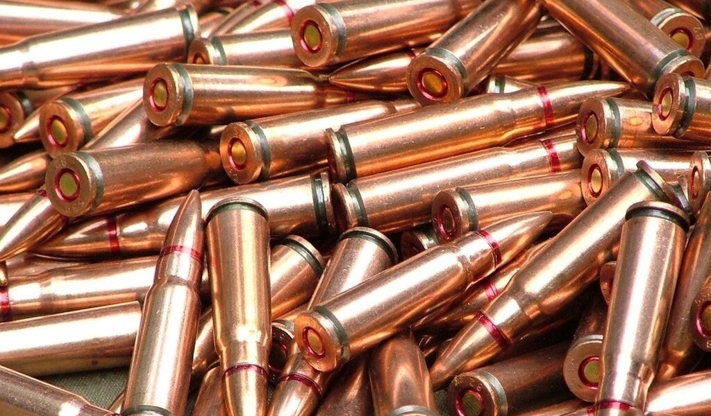 Гильза оружейная - тонкостенная закрытая с одного конца трубка, предназначенная для помещения метательного заряда.