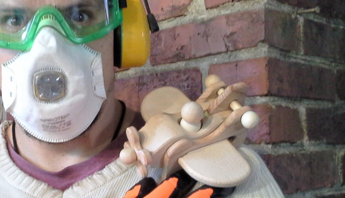 фото из личного архива. на плече самолетик- пазл. Скоро чертеж и видео