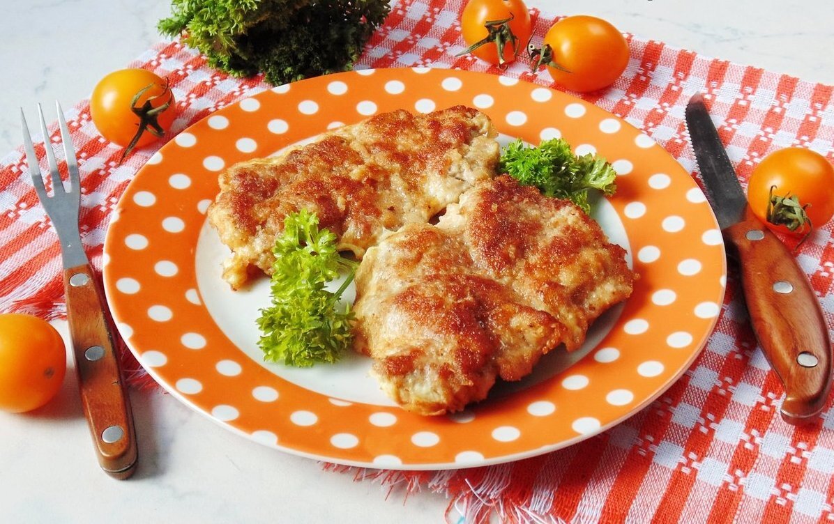Рецепт отбивных на новый год. Свинина в картофельном кляре. Свинина по боярски. Отбивная из куриной грудки. Отбивная из курицы.