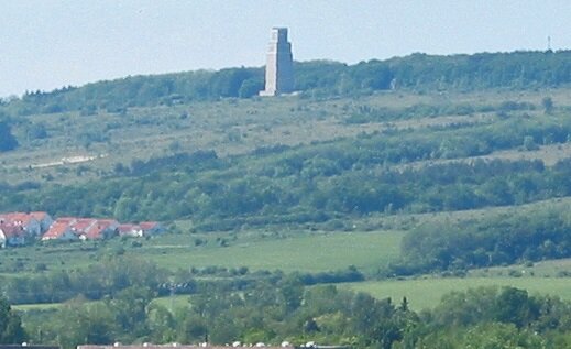 Бухенвальдский монумент . (Buchenwald) Буковый лес. 